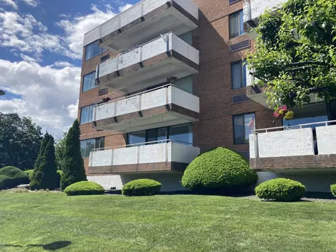 50 Birdseye St #104, Stratford, CT 06615