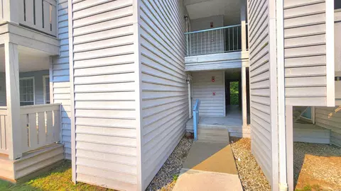 59 Leafwood Ln #275, Groton, CT 06340