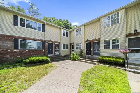 10 Georgetown Dr #H, Enfield, CT 06082
