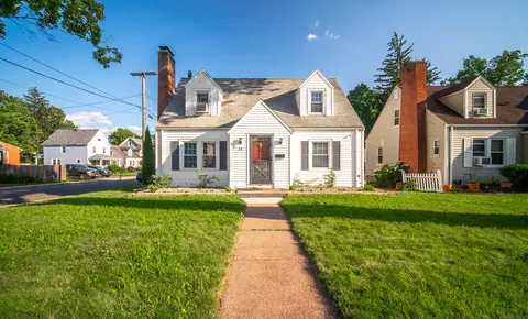 44 Middle Tpke E, Manchester, CT 06040
