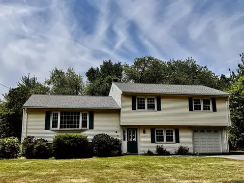 26 Victoria Dr, Branford, CT 06405