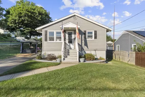 4 Warfield St, Milford, CT 06461