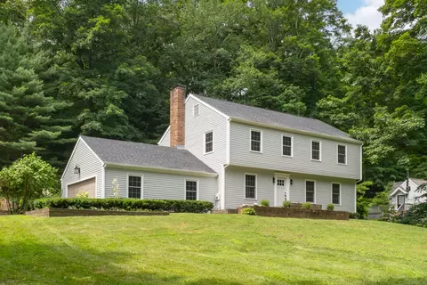 910 Goose Ln, Guilford, CT 06437