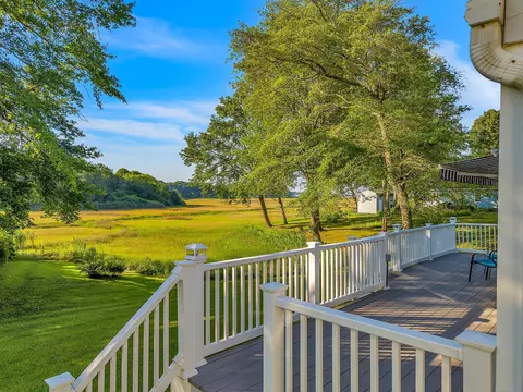 7 Sharon Ln, Old Saybrook, CT 06475
