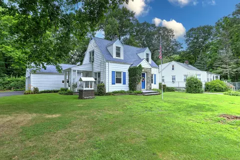 31 Pequonnock Rd, Trumbull, CT 06611