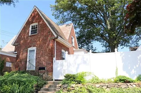 58 Post Rd, Fairfield, CT 06824