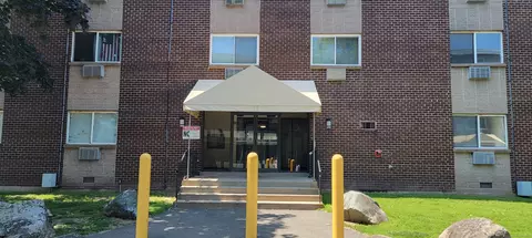 79 Claudia Dr #256, West Haven, CT 06516