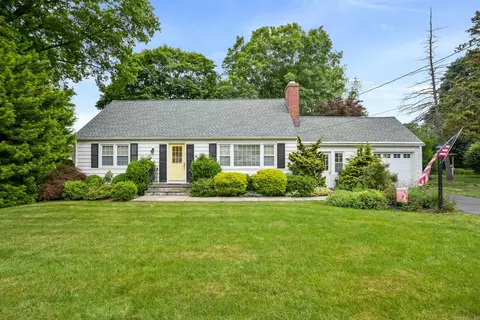 32 Sunrise Ave, Trumbull, CT 06611