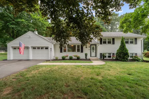 29 Jeffrey Dr, Wallingford, CT 06492