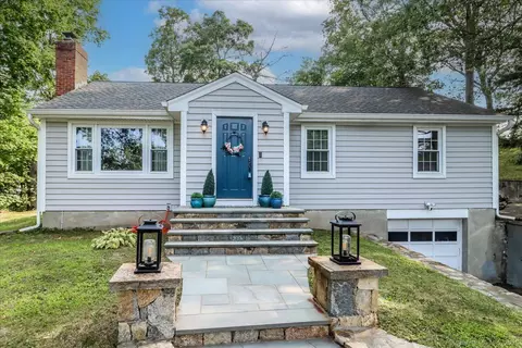 17 Leffert Rd, Trumbull, CT 06611