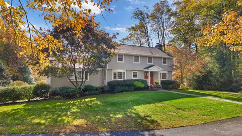 101 Golden Hill St, Trumbull, CT 06611