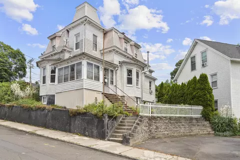 33 Aetna St, Naugatuck, CT 06770