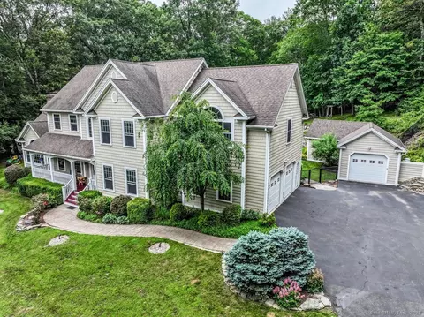 2 Clover Ln, New Milford, CT 06776