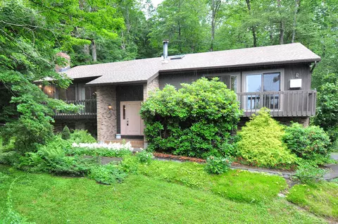 172 Bentley Cir, Goshen, CT 06756