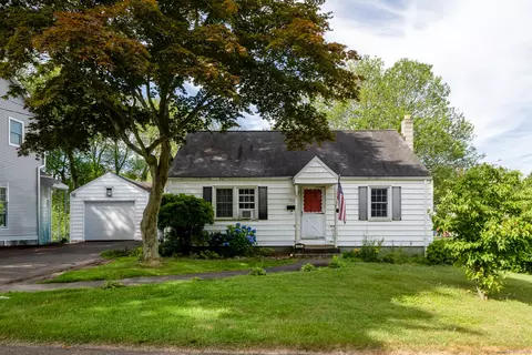 385 Pond Point Ave, Milford, CT 06460