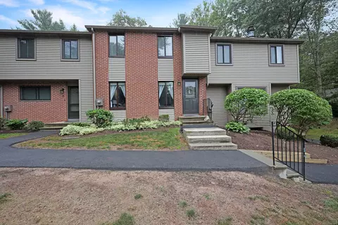 44 Hitching Post Ln #44, Glastonbury, CT 06033