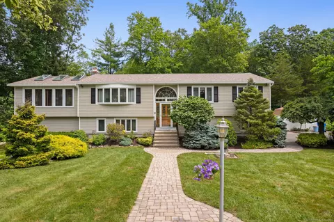 31 Astor Dr, Shelton, CT 06484