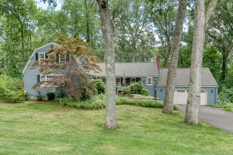 44 Applewood Ln, Glastonbury, CT 06033