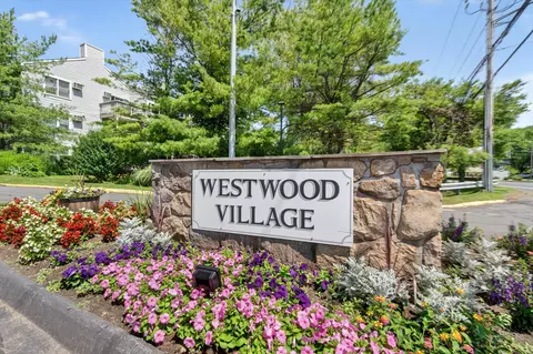 55 Mill Plain Rd #5-3, Danbury, CT 06811