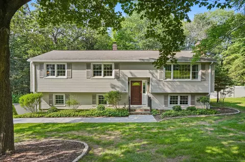 6 Robert Frost Dr, Shelton, CT 06484