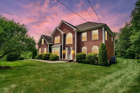 10 Belinsky Cir, Oxford, CT 06478