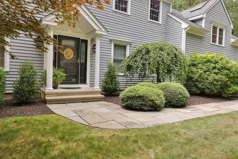 160 Cobbler Ln, Southbury, CT 06488