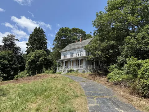 4 Bindloss Rd, Mystic, CT 06355