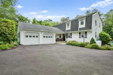 7 Colonial Dr, Bethel, CT 06801