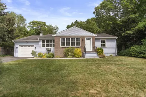 7 Northeast Dr, North Haven, CT 06473
