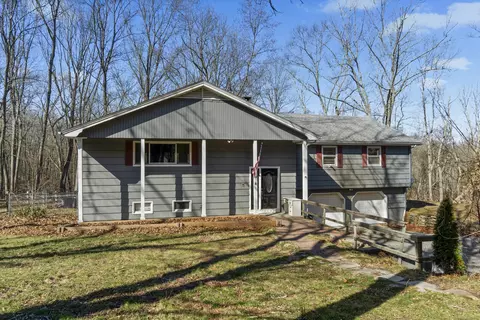 4 Coachman Pike, Ledyard, CT 06339