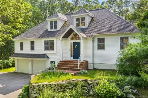 37 Skyline Dr, Groton, CT 06340