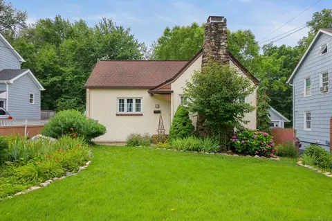 20 Cedar Crest Pl, Norwalk, CT 06854