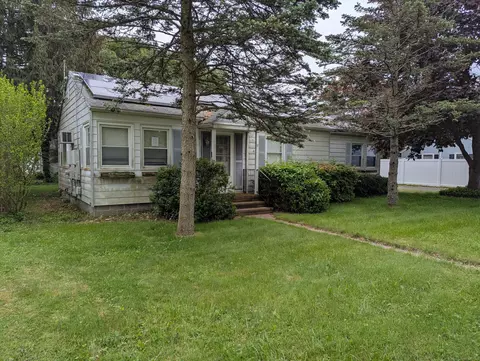 52 Chalker Beach Rd, Old Saybrook, CT 06475