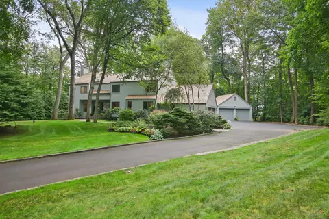 95 Heather Dr, New Canaan, CT 06840