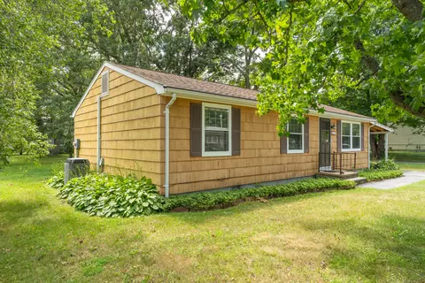18 Saint Joseph Ct, Groton, CT 06340