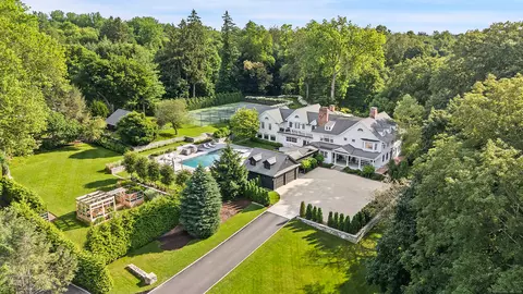 129 Long Lots Rd, Westport, CT 06880