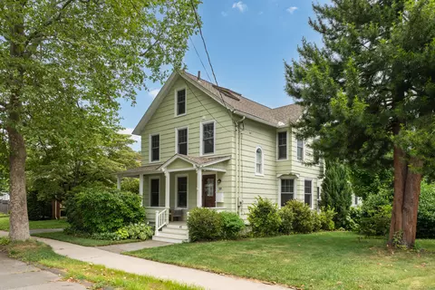 45 Graves Ave, Guilford, CT 06437