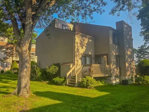 20 Greenbriar Dr #H, Farmington, CT 06032