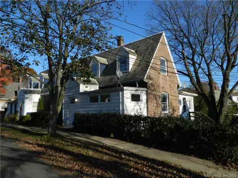 90 Grove St, Stratford, CT 06615