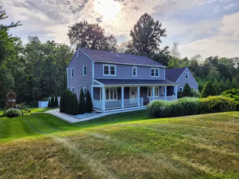 3 Old Woods Rd, Brookfield, CT 06804
