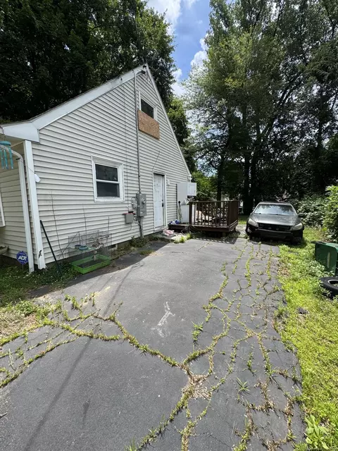 97 E Burnham St, Bloomfield, CT 06002 photo 4