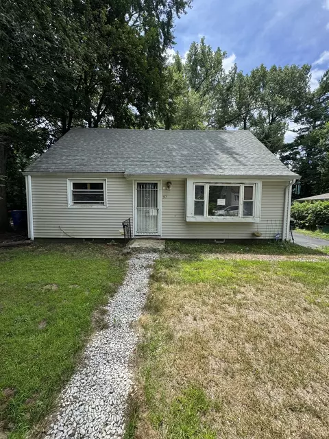 97 E Burnham St, Bloomfield, CT 06002 photo 3