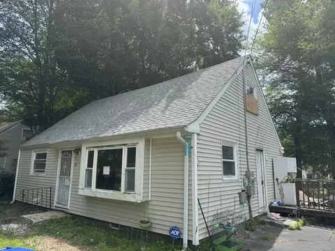 97 E Burnham St, Bloomfield, CT 06002 photo 2