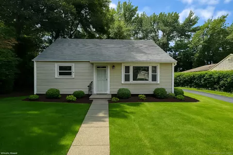 97 E Burnham St, Bloomfield, CT 06002 photo 6