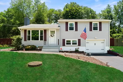 6 Barn Rd, Ledyard, CT 06339