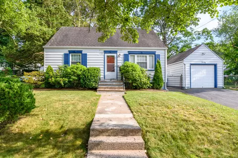 40 Rosina Rd, Hamden, CT 06514