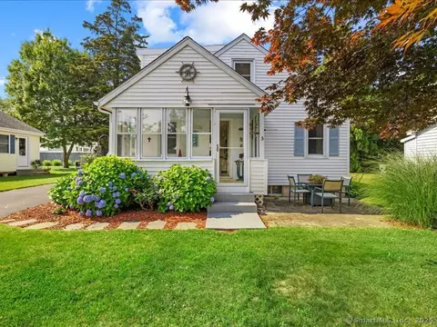 5 Hammock Pkwy, Clinton, CT 06413