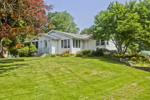 688 Boston Neck Rd, Suffield, CT 06078