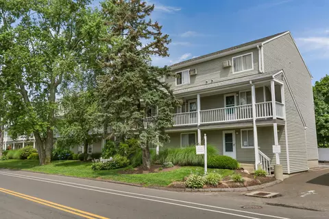 718 Cove Rd #3, Stamford, CT 06902