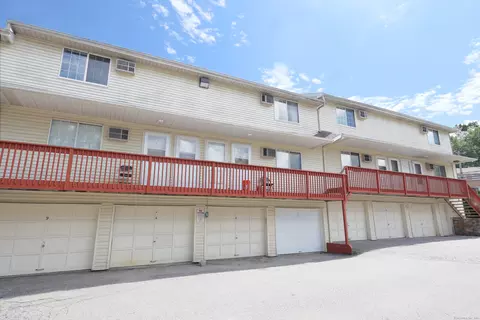 114 Bucks Hill Rd #8, Waterbury, CT 06704